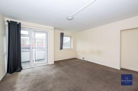 3 bedroom Flat for sale