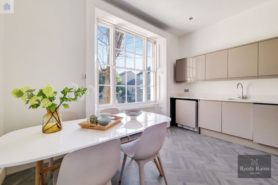 Main image of 3 bedroom End Terrace Flat for sale, Brixton Road, London, SW9