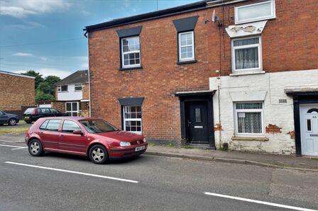 Spring Lane, 3 bedroom End Terrace House to rent, £1,350 pcm