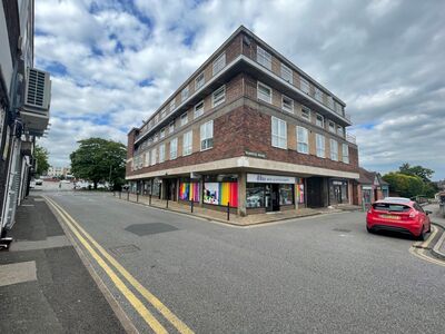 Station Road, 2 bedroom Flat to rent, &pound;1,050 pcm