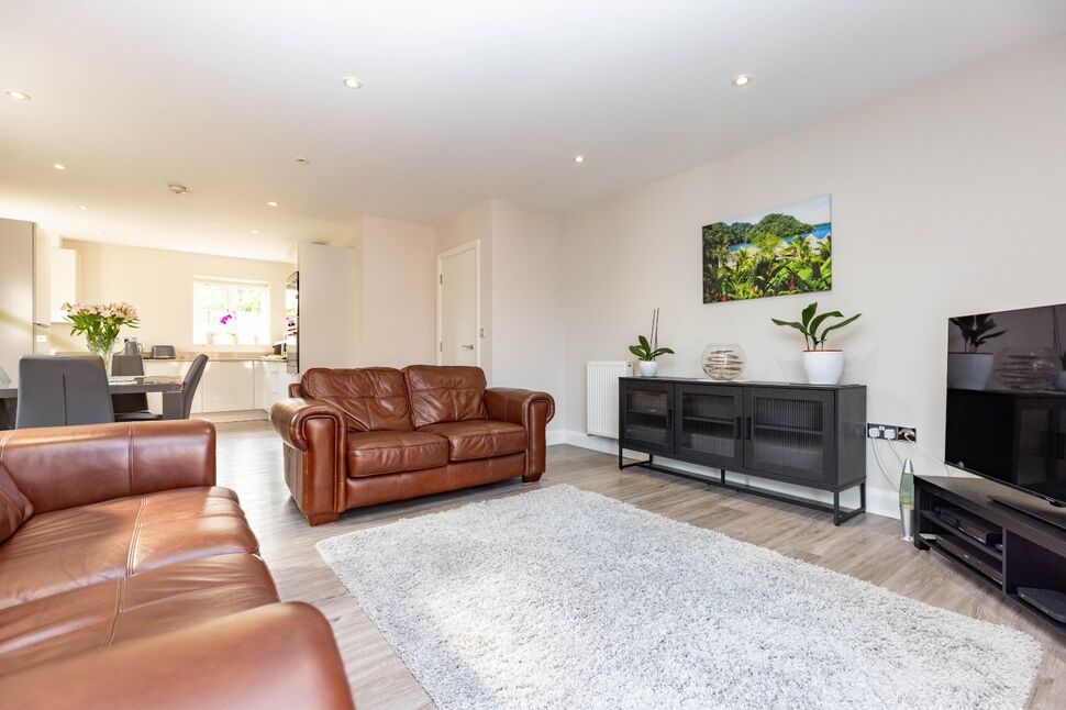 Main image of 3 bedroom Flat for sale, Warwick Road, Kenilworth, Warwickshire, CV8