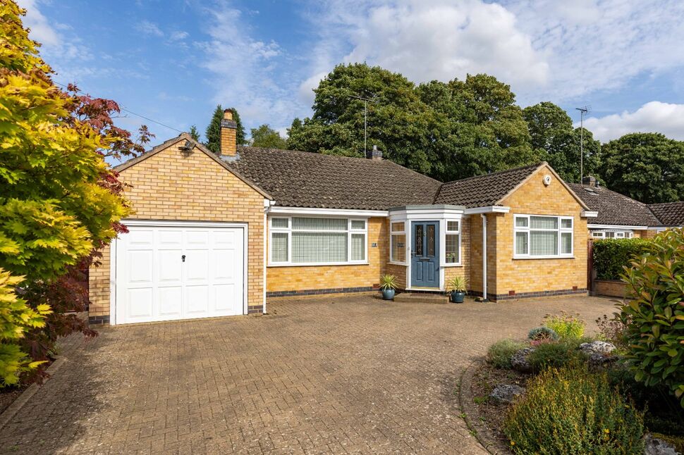Main image of 3 bedroom Detached Bungalow for sale, Thickthorn Close, Kenilworth, Warwickshire, CV8