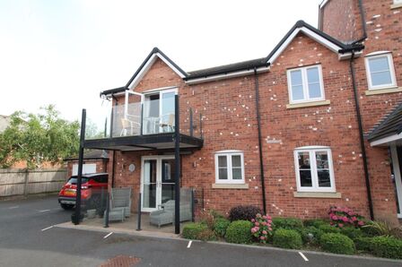 Warwick Road, 3 bedroom  Flat for sale, £400,000
