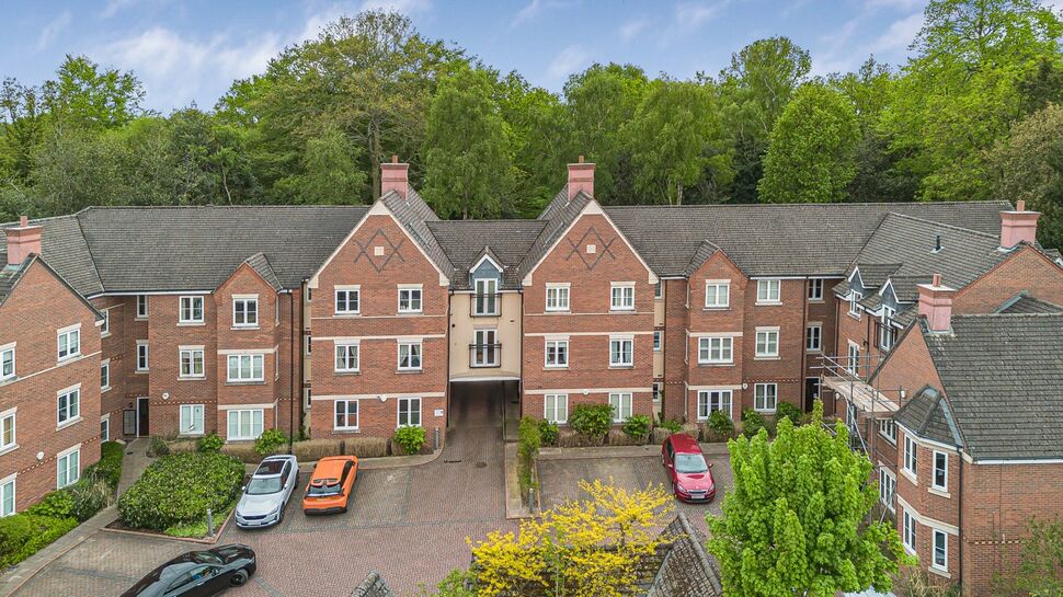 Main image of 2 bedroom Flat for sale, Fennyland Lane, Kenilworth, Warwickshire, CV8