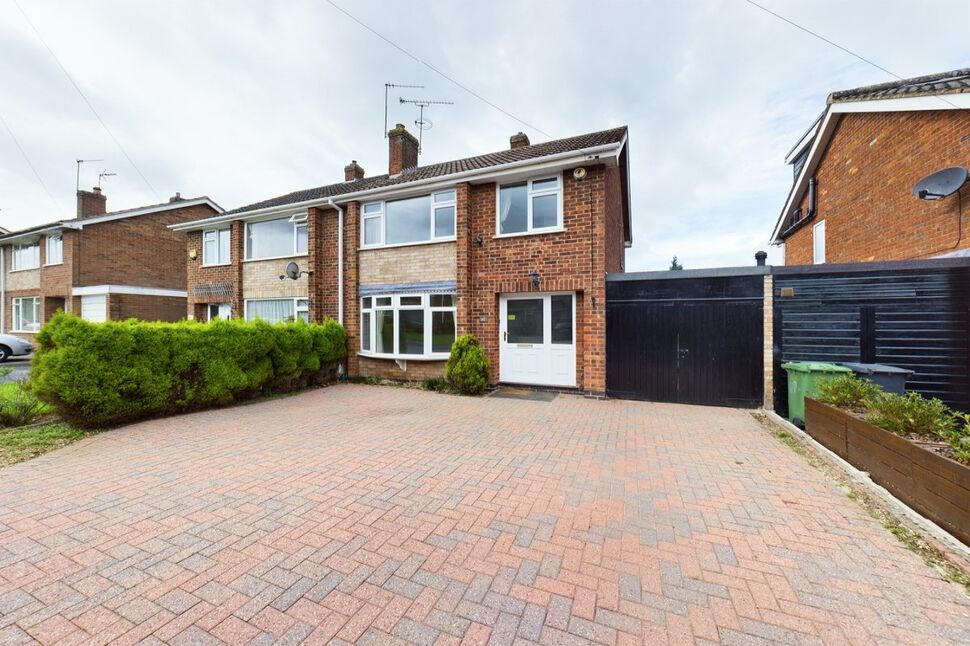 Main image of 3 bedroom Semi Detached House for sale, Woodcote Avenue, Kenilworth, Warwickshire, CV8