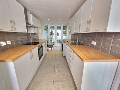 Alpine Court, 3 bedroom Mid Terrace House for sale, &pound;300,000