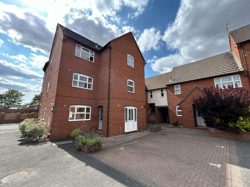 Main image of 2 bedroom Flat for sale, Elmdene Road, Kenilworth, Warwickshire, CV8