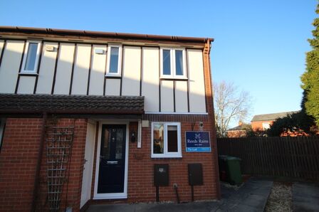 Bonniksen Close, 2 bedroom Mid Terrace House to rent, &pound;900 pcm