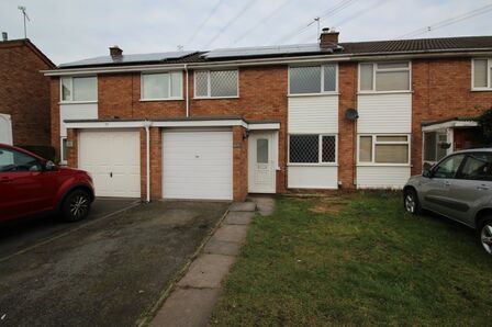 3 bedroom Mid Terrace House for sale