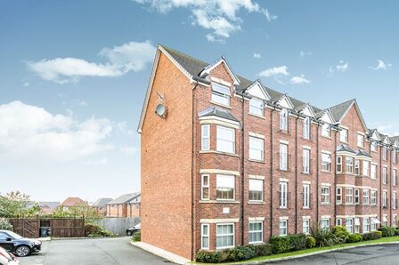 Quins Croft, 2 bedroom Flat to rent, &pound;750 pcm