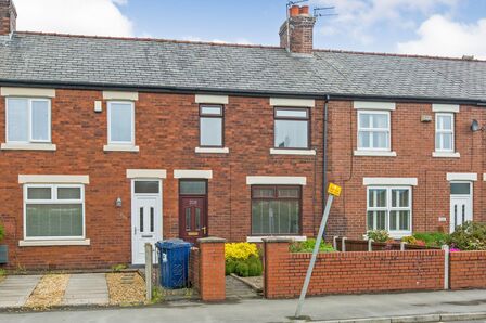 Golden Hill Lane, 3 bedroom Mid Terrace House to rent, £900 pcm