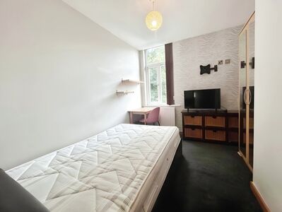 1 bedroom  Room to rent