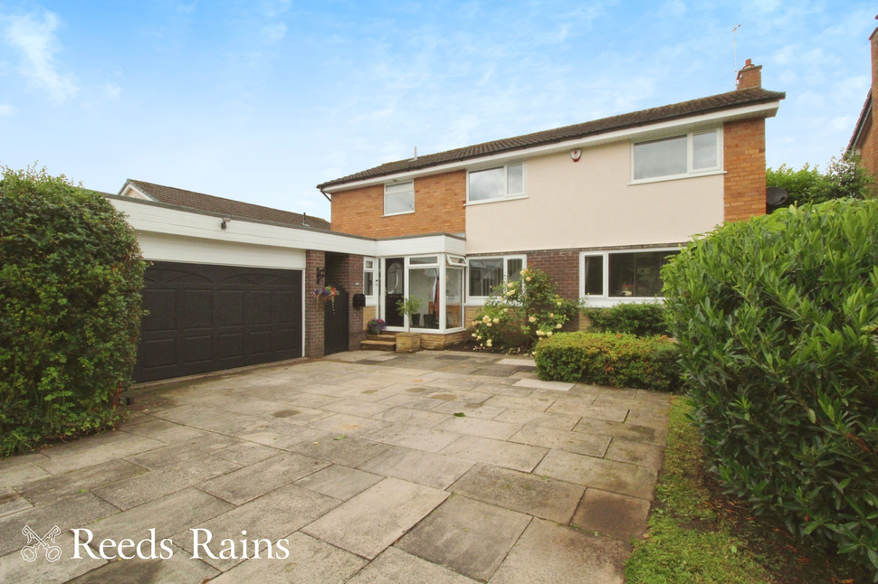Main image of 4 bedroom Detached House for sale, Langdale Road, Leyland, Lancashire, PR25