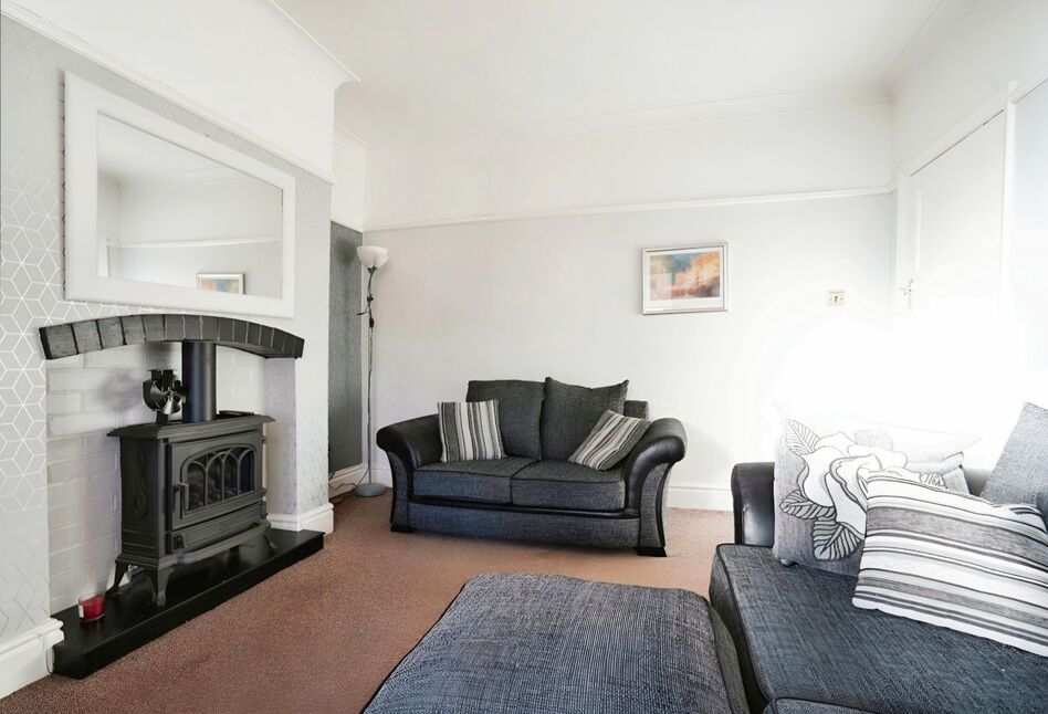 3 bedroom Semi Detached House for sale, Yewlands Drive, Leyland, PR25 £200,000