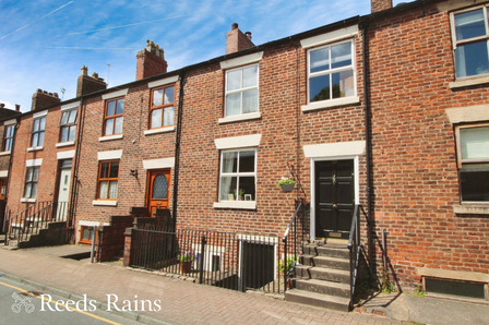 4 bedroom Mid Terrace House for sale