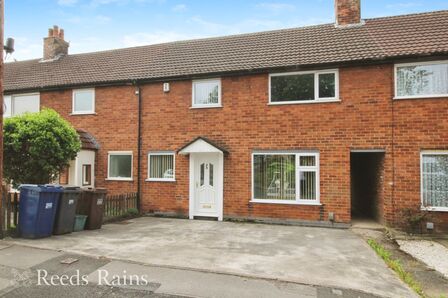 3 bedroom Mid Terrace House for sale