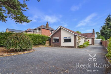 Lancaster Lane, 3 bedroom Detached Bungalow for sale, &pound;525,000