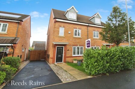 4 bedroom Semi Detached House for sale