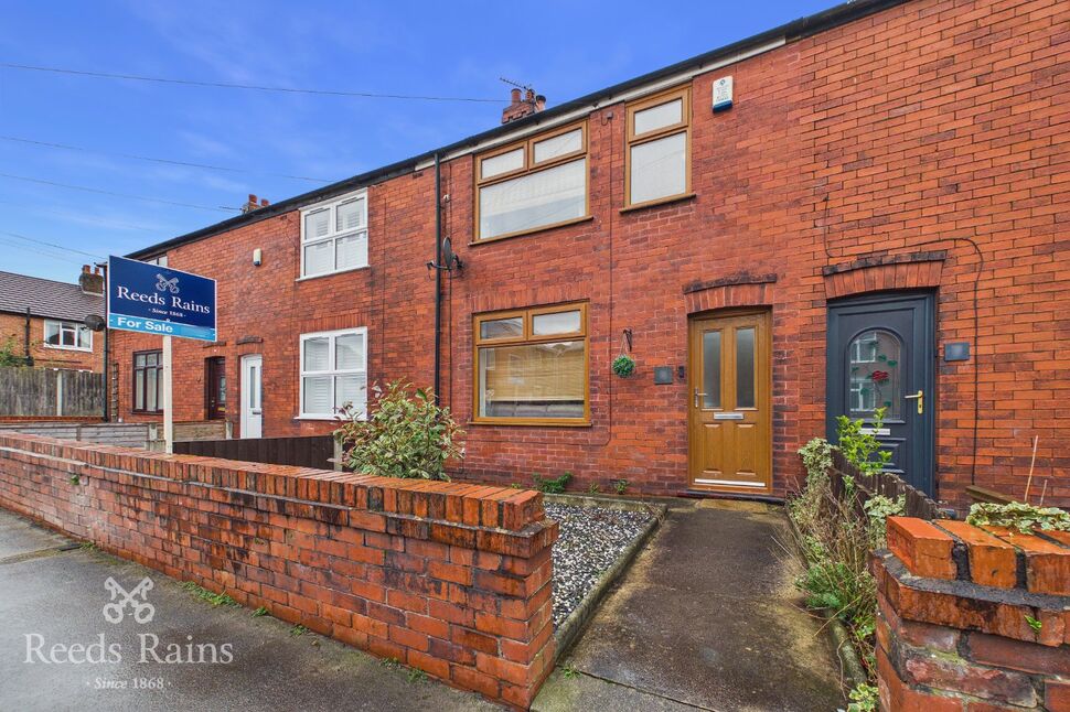 3 bedroom Mid Terrace House for sale