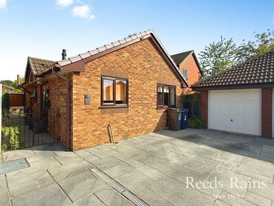 2 bedroom Detached Bungalow for sale