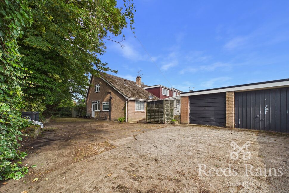 Main image of 4 bedroom Semi Detached House for sale, West Paddock, Leyland, Lancashire, PR25