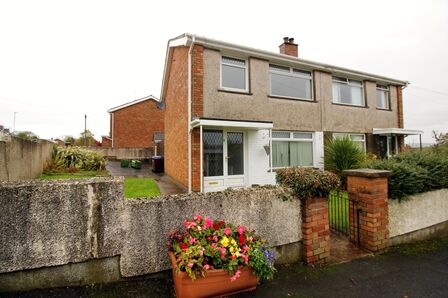 3 bedroom Semi Detached House to rent