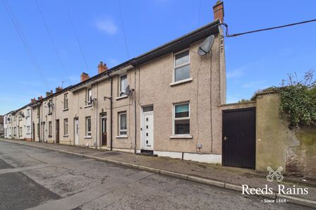 2 bedroom End Terrace House for sale