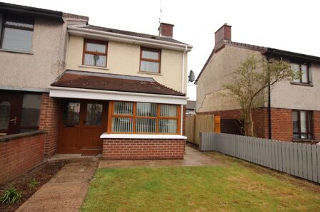 Ward Avenue, 2 bedroom Mid Terrace House to rent, &pound;725 pcm