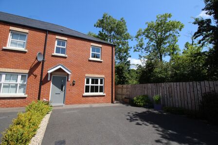 3 bedroom Mid Terrace House to rent