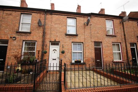 William Street, 2 bedroom Mid Terrace House to rent, &pound;625 pcm
