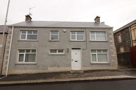 3 bedroom End Terrace House to rent