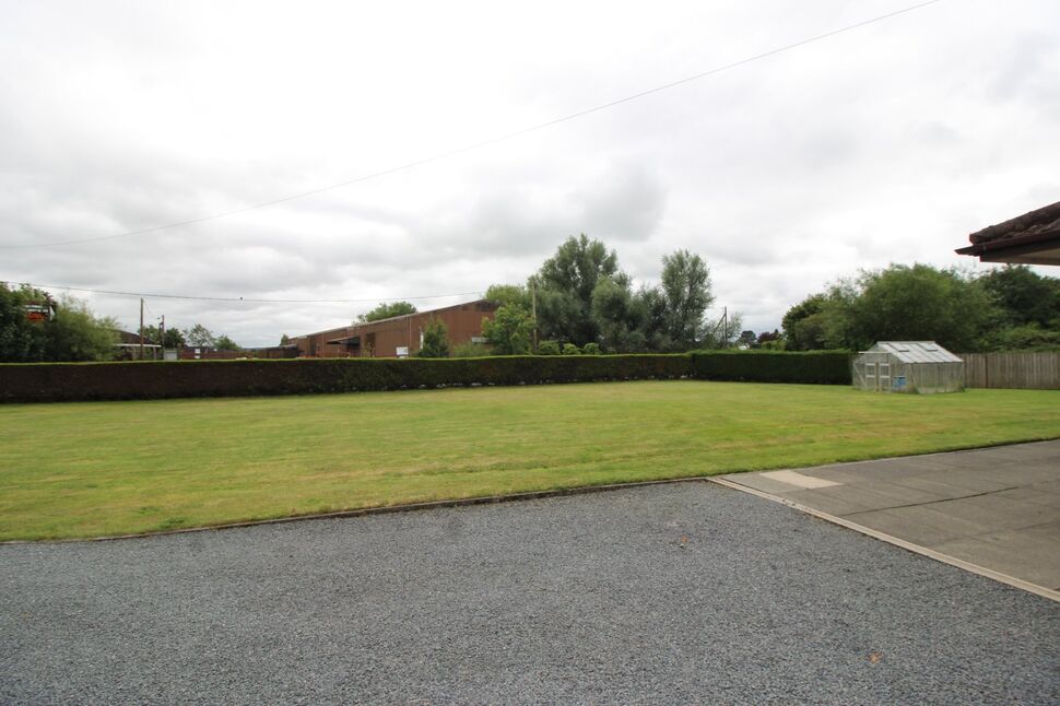 3 bedroom Detached Bungalow for sale, Moira Road, Lisburn, BT28 £220,000