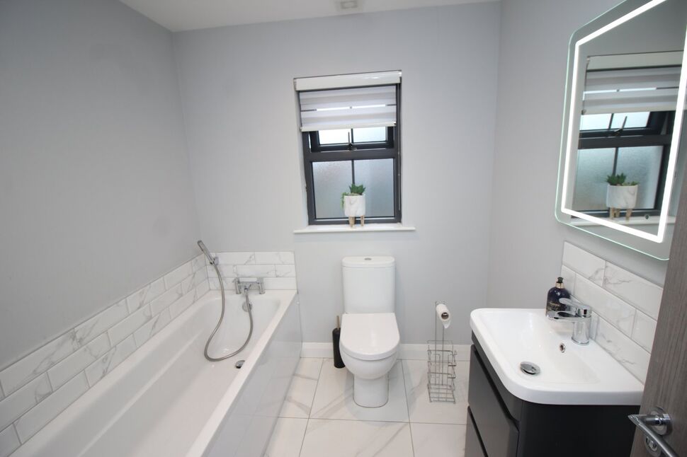 3 bedroom End Terrace House for sale, Balmoral Lane, Lisburn, BT27 £