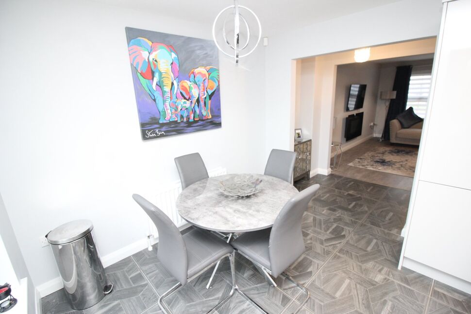 3 bedroom End Terrace House for sale, Balmoral Lane, Lisburn, BT27 £199,950