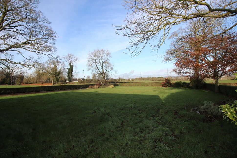 4 bedroom Detached Bungalow for sale, Blaris Road, Lisburn, BT27 £179,950