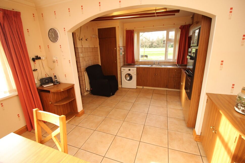 4 bedroom Detached Bungalow for sale, Blaris Road, Lisburn, BT27 £179,950