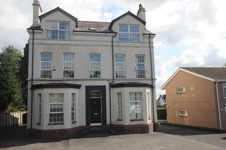 Antrim Road, 2 bedroom  Flat for sale, £109,950