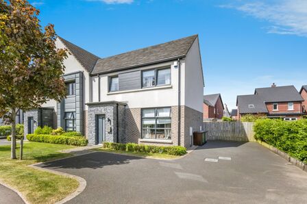 Fairfields Glen, 3 bedroom Semi Detached House for sale, £259,950