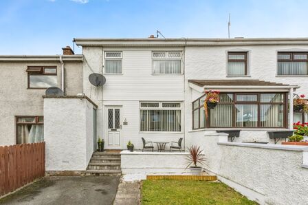 3 bedroom Mid Terrace House for sale