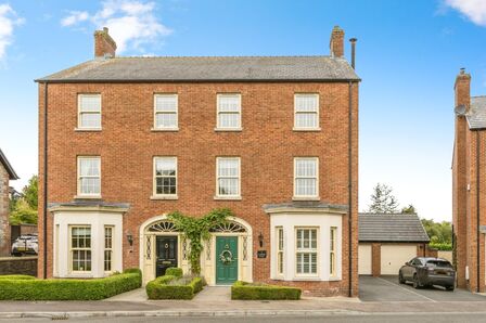 5 bedroom Semi Detached House for sale