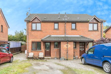 Rosevale Meadows, 1 bedroom Mid Terrace Flat for sale, £94,950