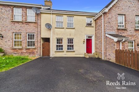 3 bedroom Mid Terrace House for sale