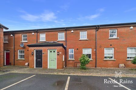 2 bedroom Mid Terrace House for sale