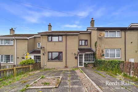 3 bedroom Mid Terrace House for sale