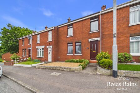 3 bedroom Mid Terrace House for sale