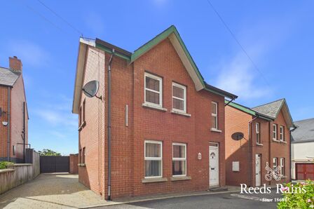 2 bedroom Detached House for sale