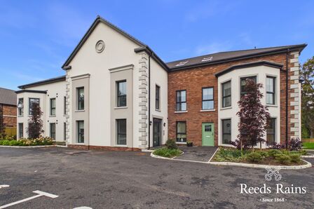Hillsborough Road, 2 bedroom Flat for sale, &pound;399,950
