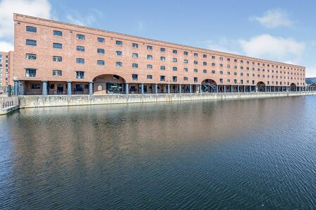 East Quay Wapping Quay, 2 bedroom  Flat to rent, £1,300 pcm