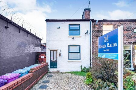 Bridge Road, 3 bedroom End Terrace House to rent, £1,200 pcm