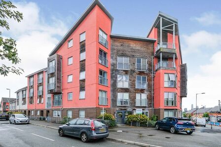 Salisbury Street, 2 bedroom  Flat to rent, £950 pcm